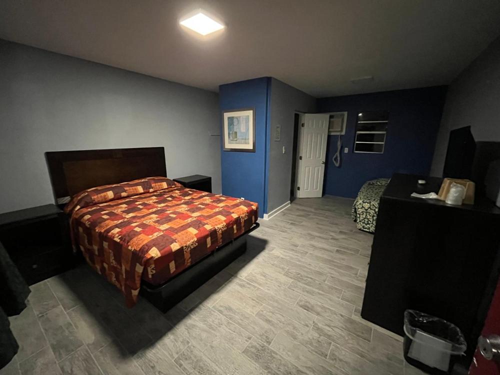 Queen Room at Cook's Motel- Panama City Beach, photo 3